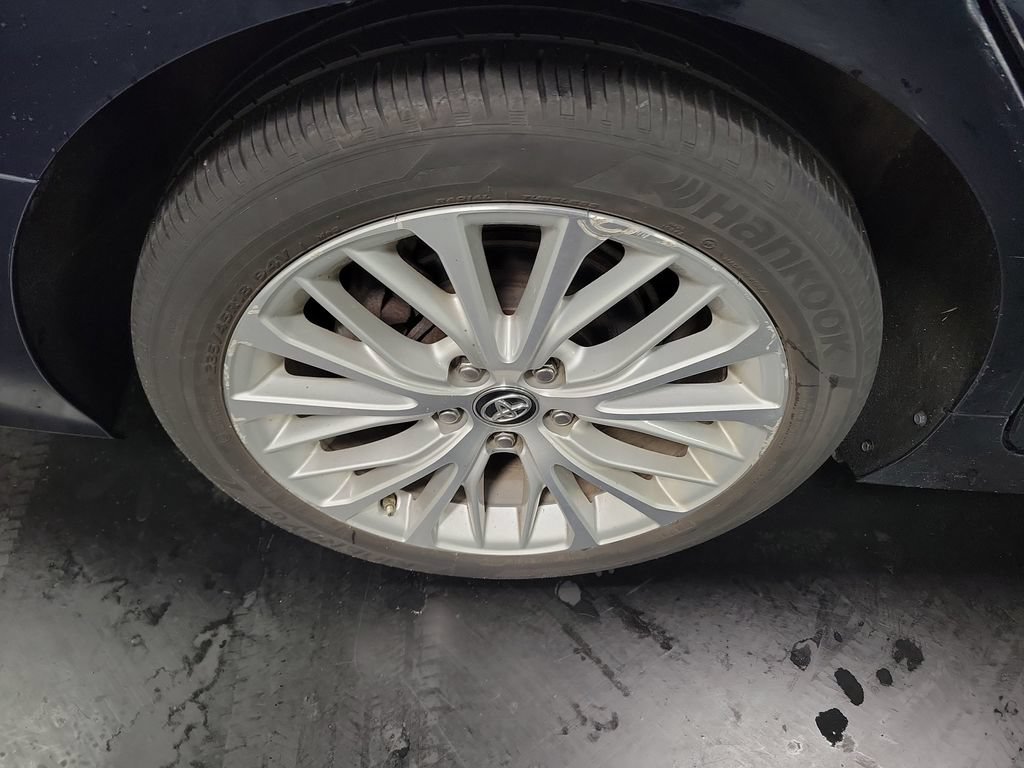 Used 2019 Toyota Camry XLE FWD image 11