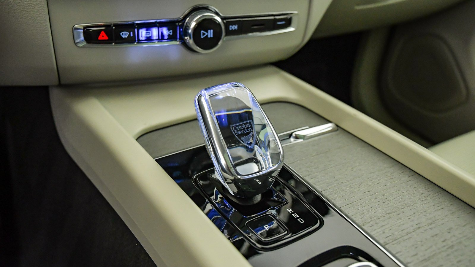 Certified 2025 Volvo XC60 B5 Ultra w/ Protection Package Premier image 26