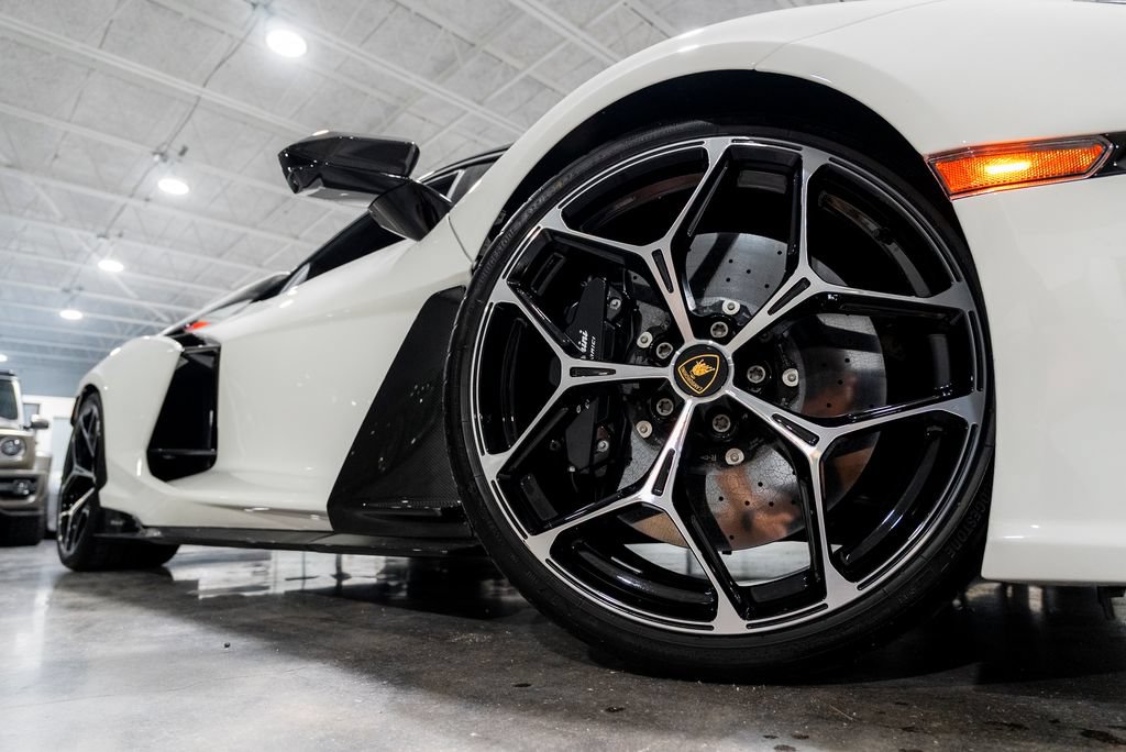 Used 2025 Lamborghini Revuelto AWD/4WD image 81