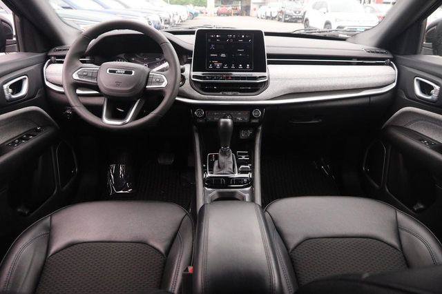 Used 2025 Jeep Compass Latitude w/ Sun & Sound Group AWD/4WD image 22