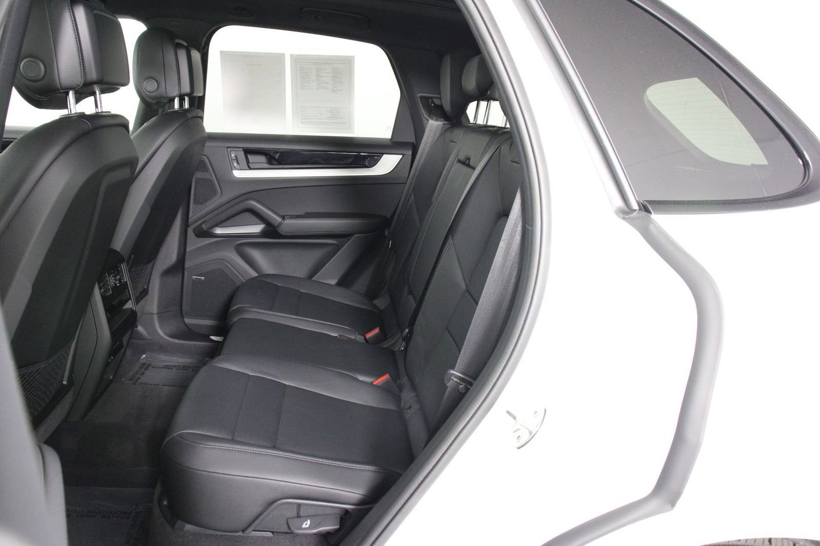 Certified 2025 Porsche Cayenne image 33
