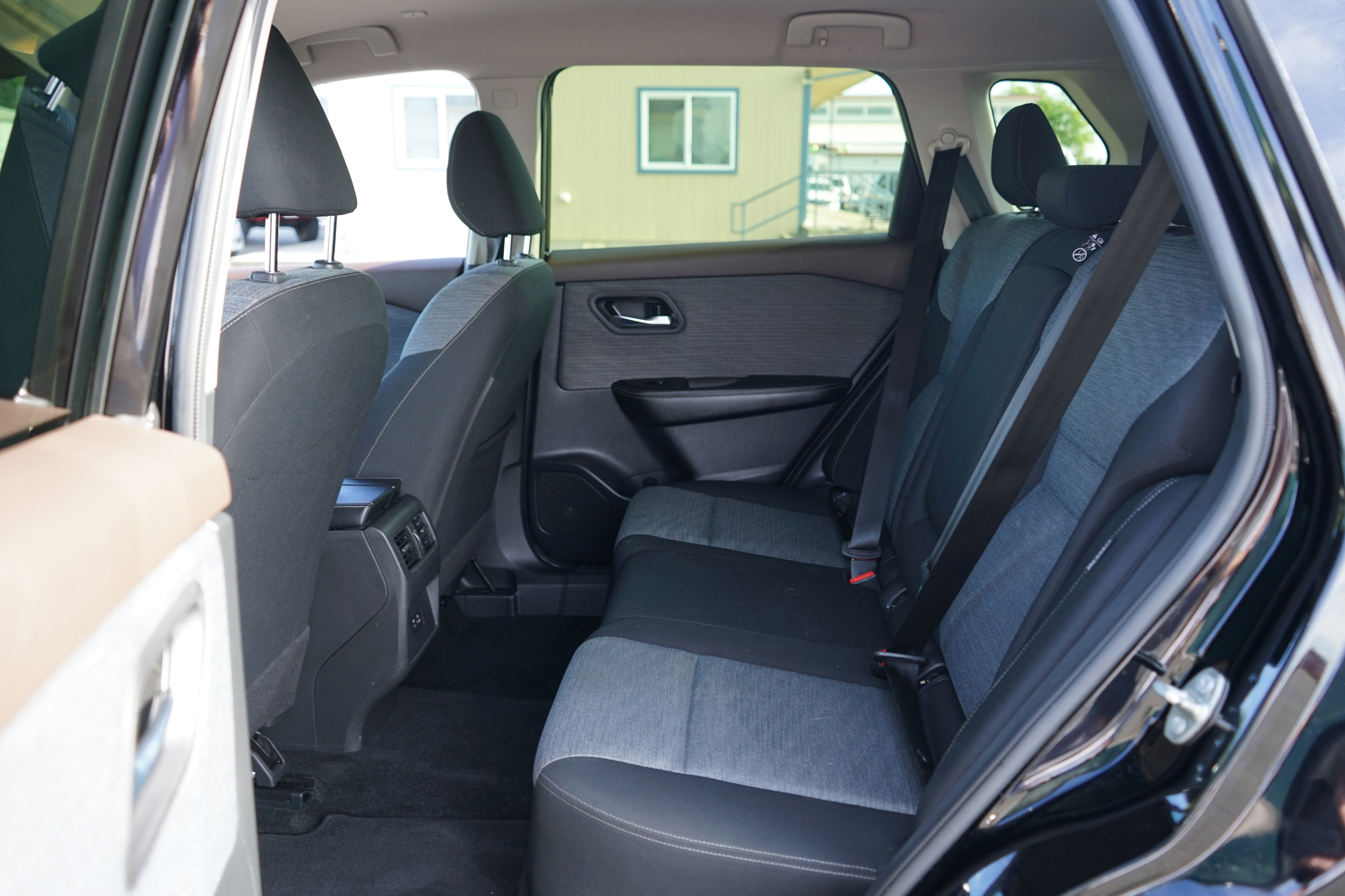 Used 2023 Nissan Rogue SV image 25