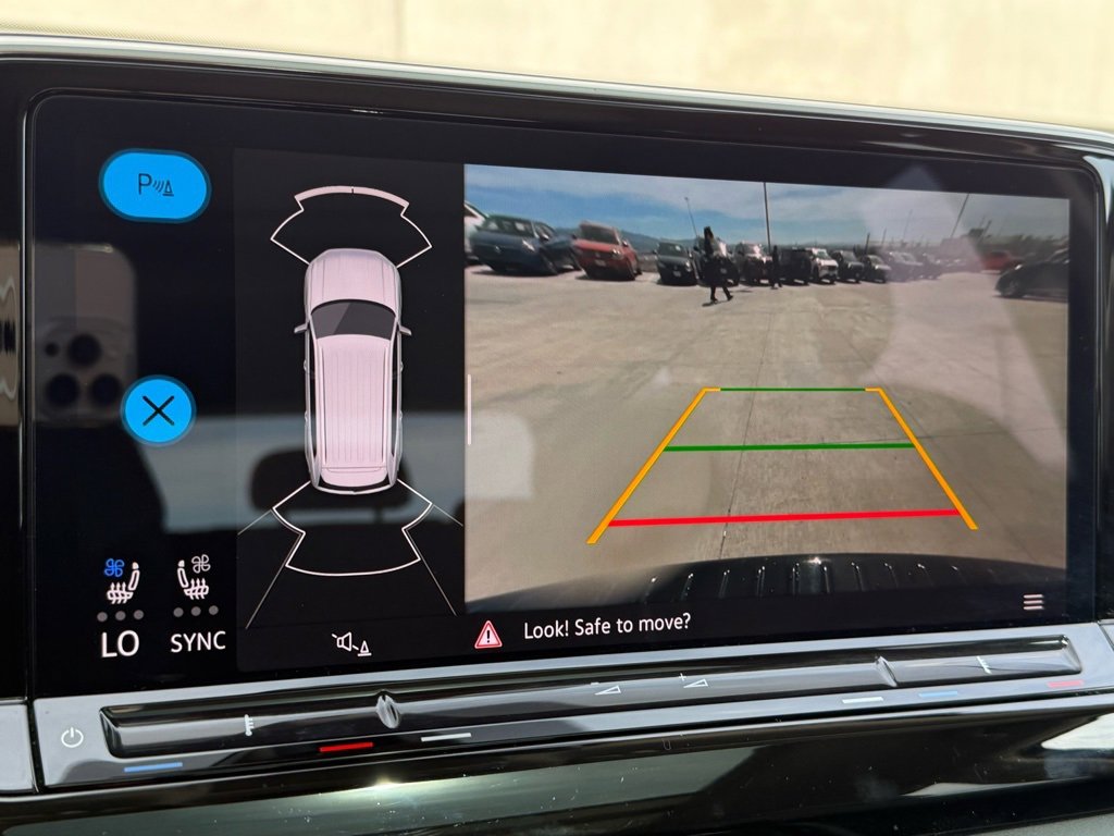 Used 2025 Volkswagen Atlas SE image 11