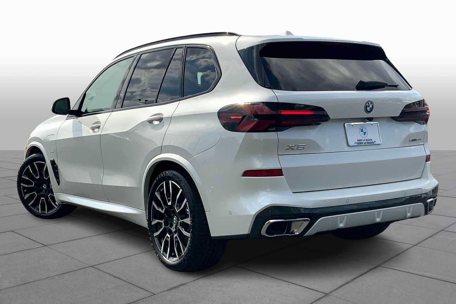 New 2026 BMW X5 xDrive50e w/ M Sport Package AWD/4WD image 12