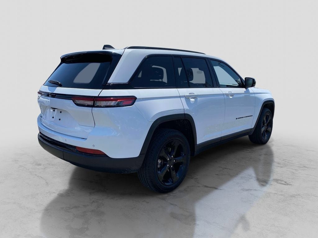 Used 2023 Jeep Grand Cherokee Altitude AWD/4WD image 6