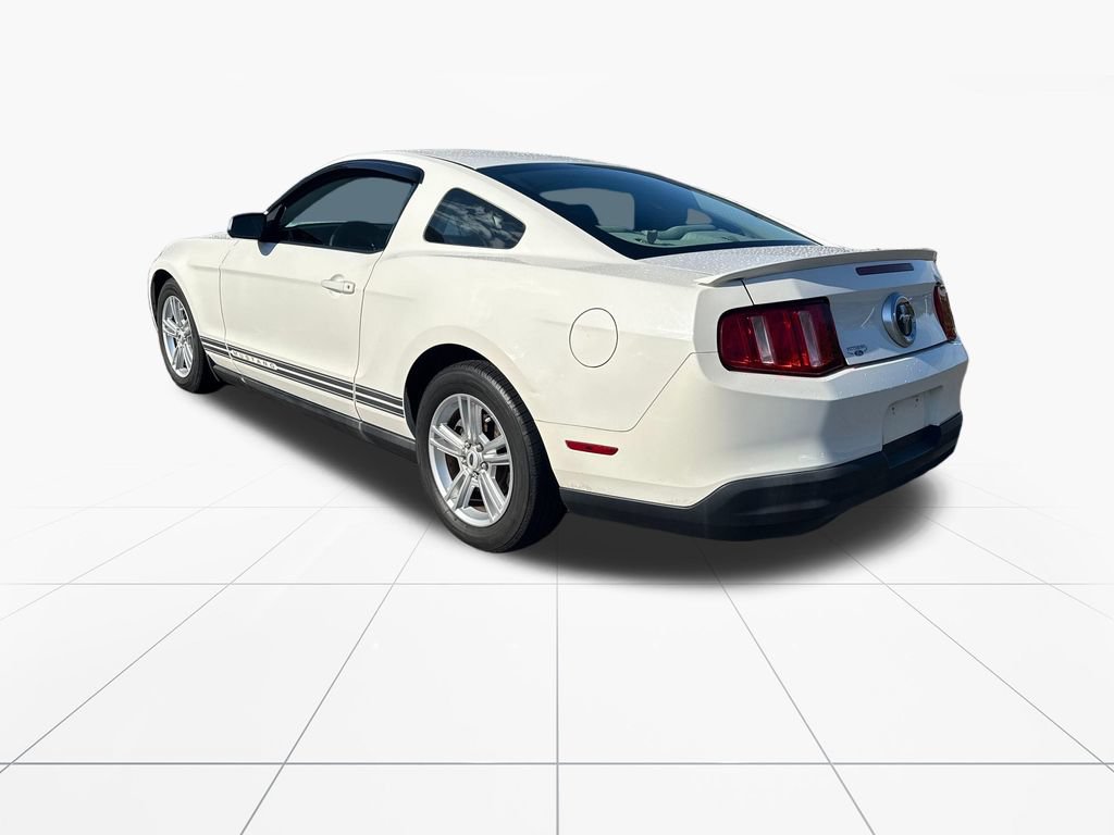Used 2010 Ford Mustang Premium RWD image 6