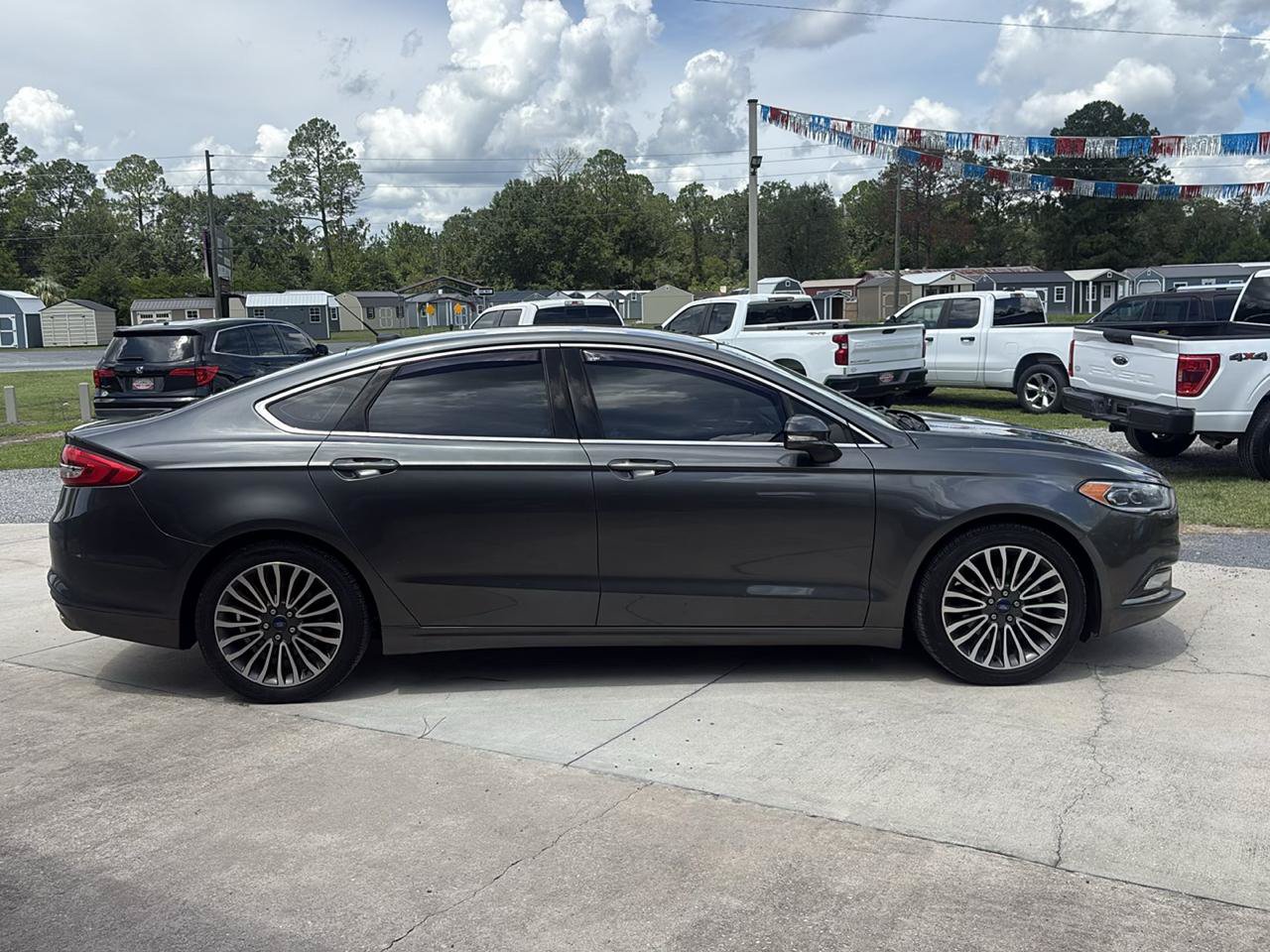 Used 2017 Ford Fusion SE w/ Fusion SE Technology Package FWD image 4
