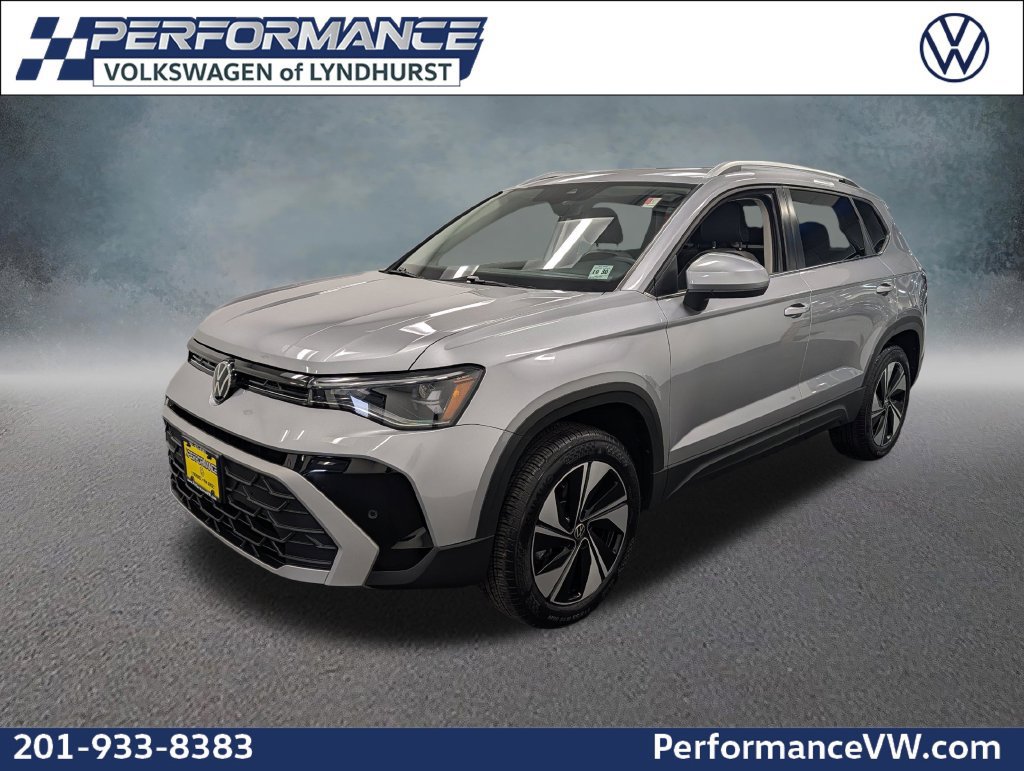 Used 2025 Volkswagen Taos SE w/ Panoramic Sunroof Package AWD/4WD 360° Tour