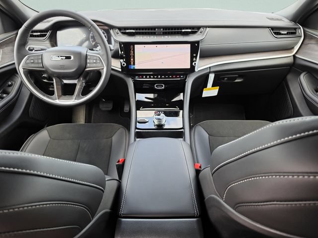 New 2027 Jeep Grand Cherokee Altitude AWD/4WD image 18