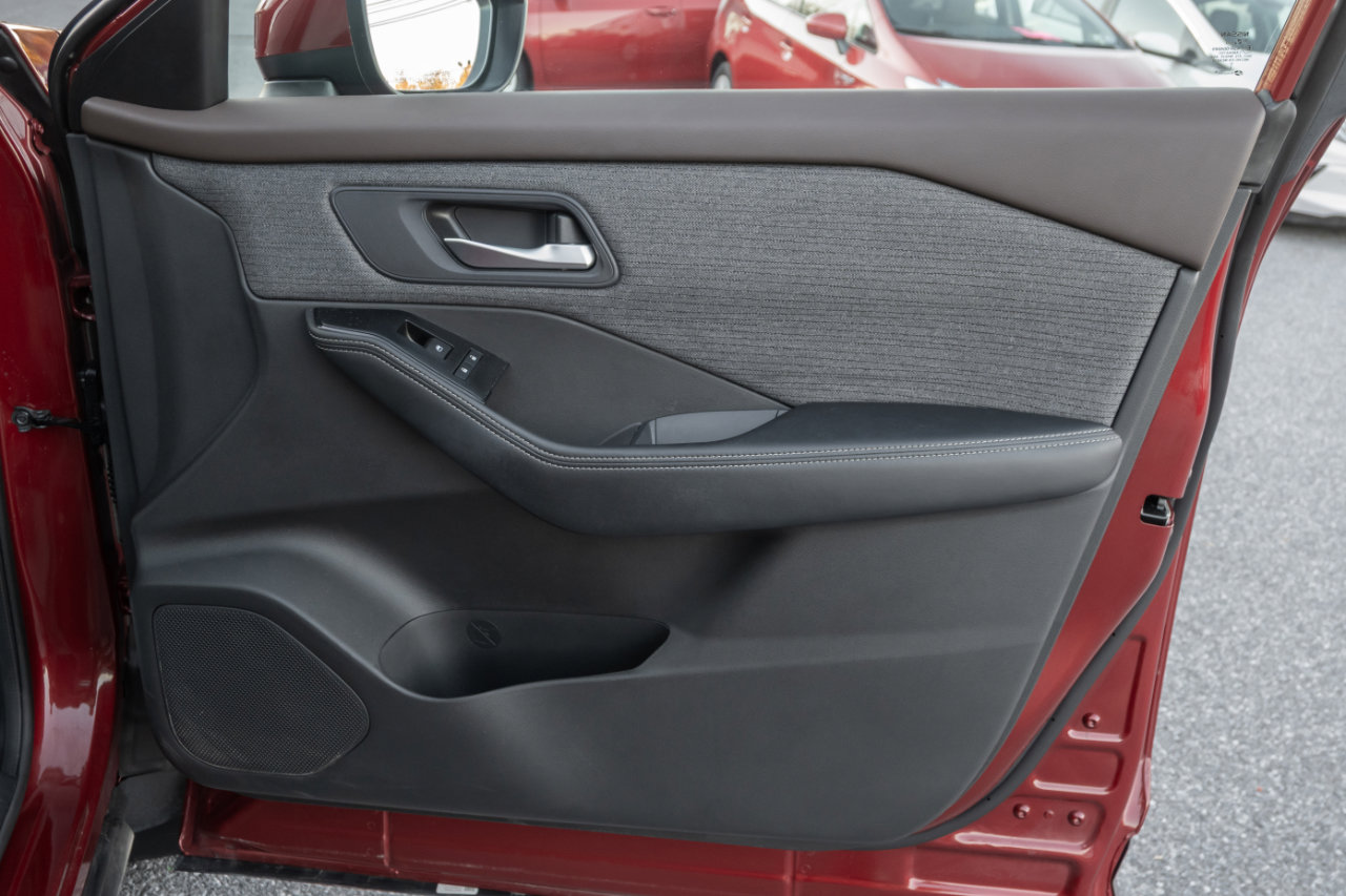 Used 2023 Nissan Rogue SV image 28