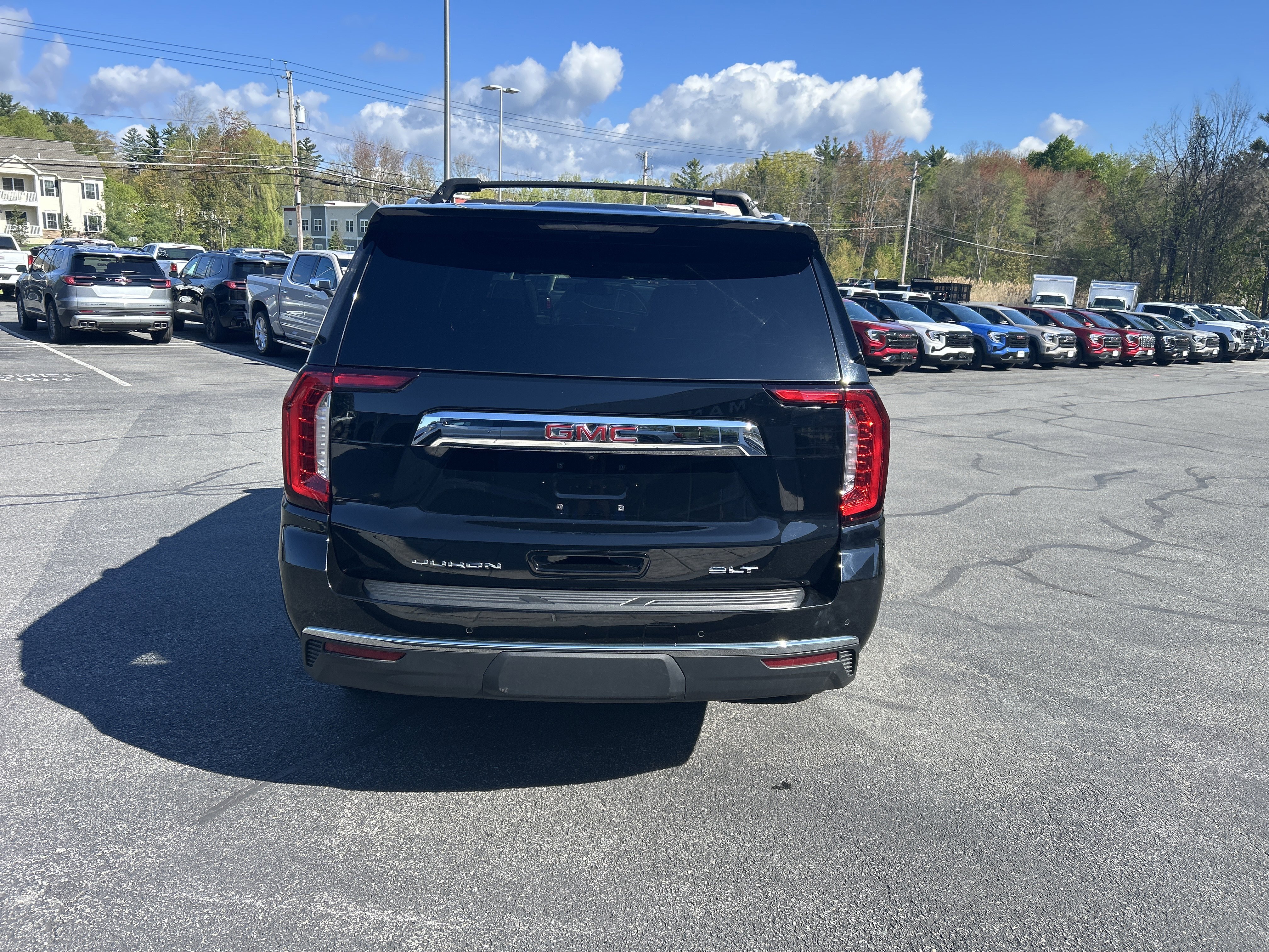 Certified 2021 GMC Yukon XL SLT w/ SLT Premium Package AWD/4WD image 7