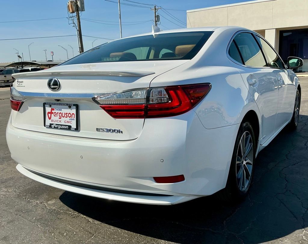 Used 2016 Lexus ES 300h w/ Premium Package w/Wood Trim image 19