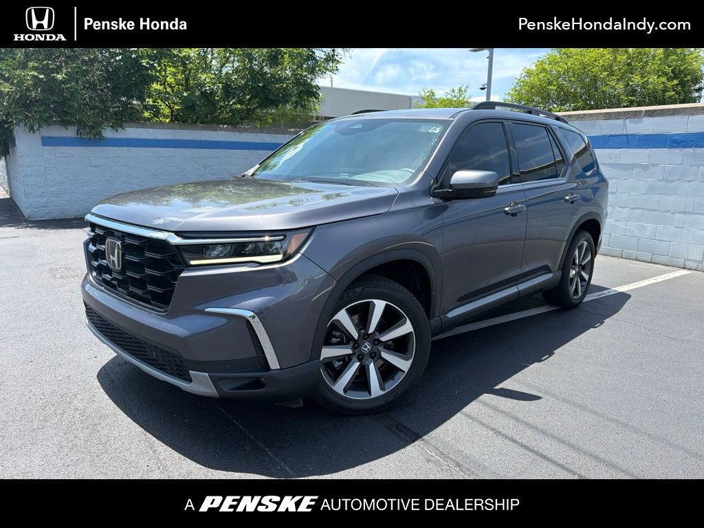 Certified 2025 Honda Pilot Touring image 1