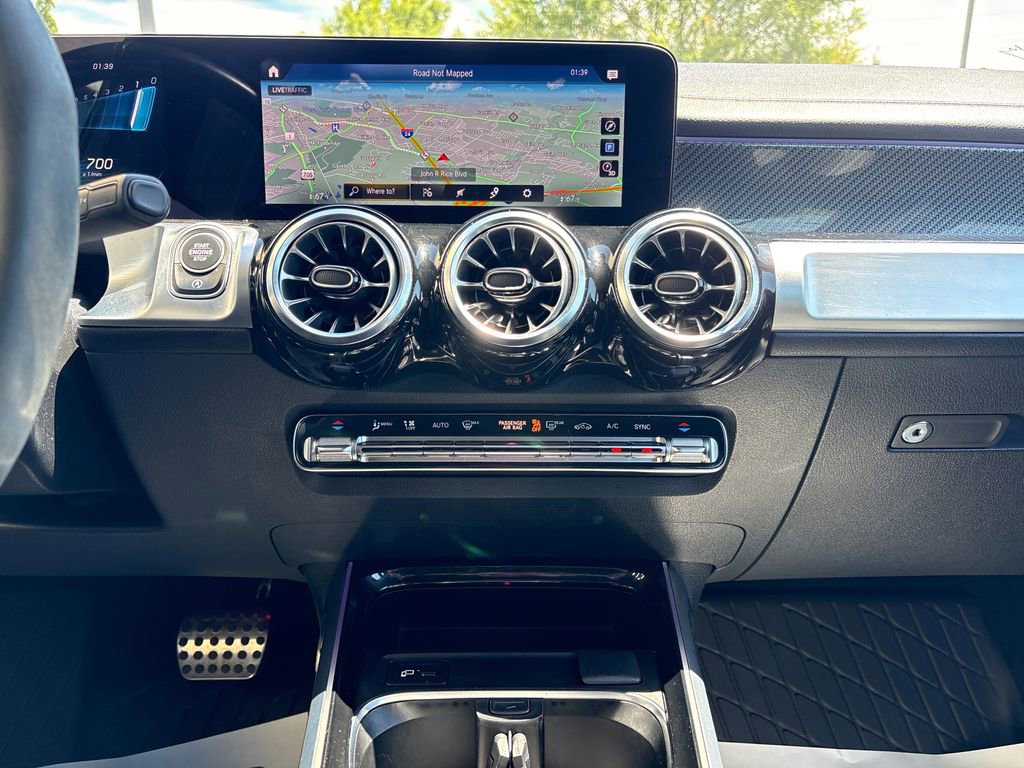 Used 2022 Mercedes-Benz GLB 35 AMG 4MATIC image 28