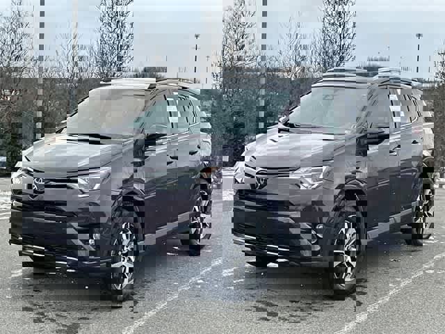 Used 2017 Toyota RAV4 XLE image 1