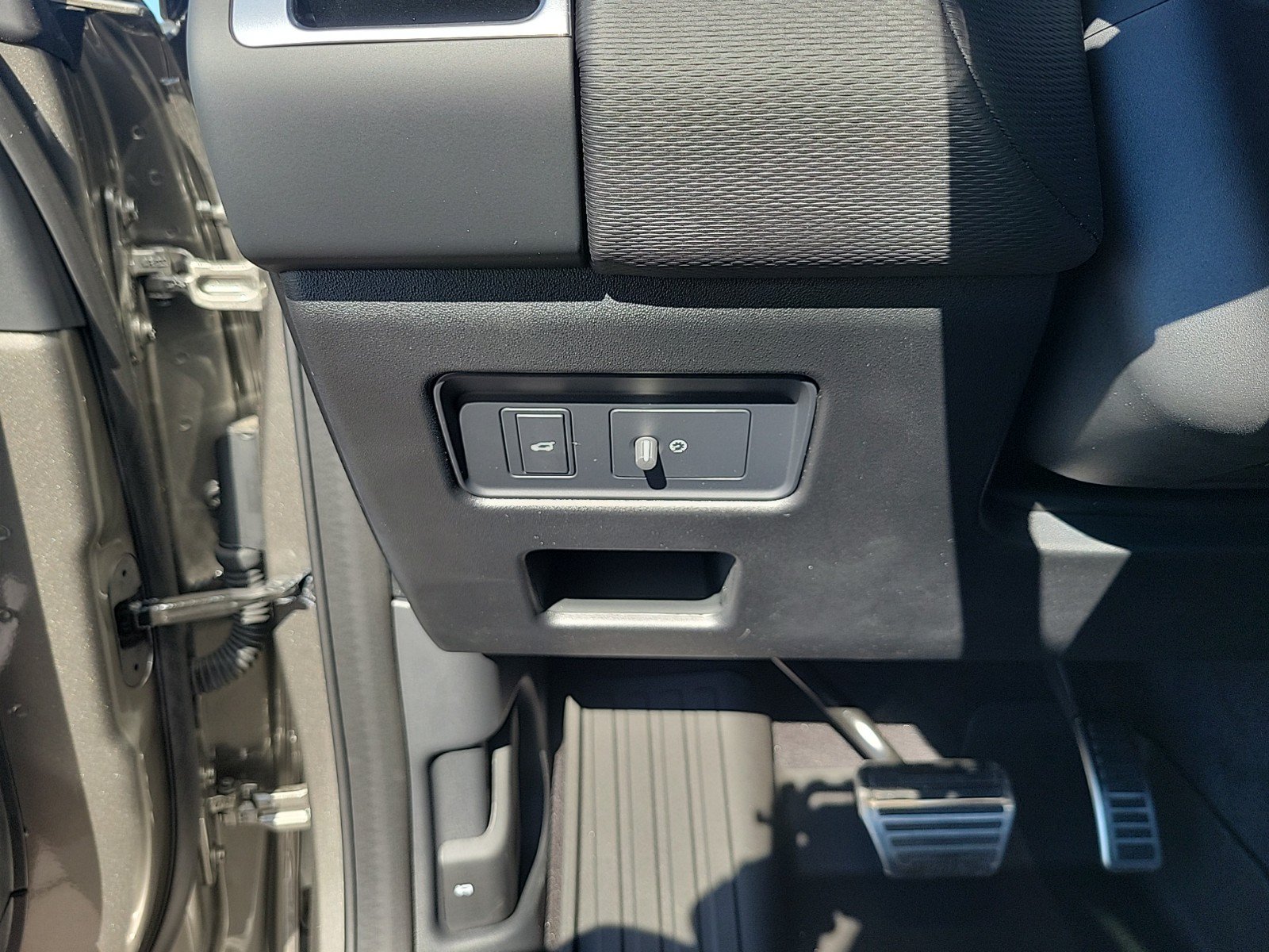 Certified 2025 Land Rover Discovery Dynamic SE AWD/4WD image 36