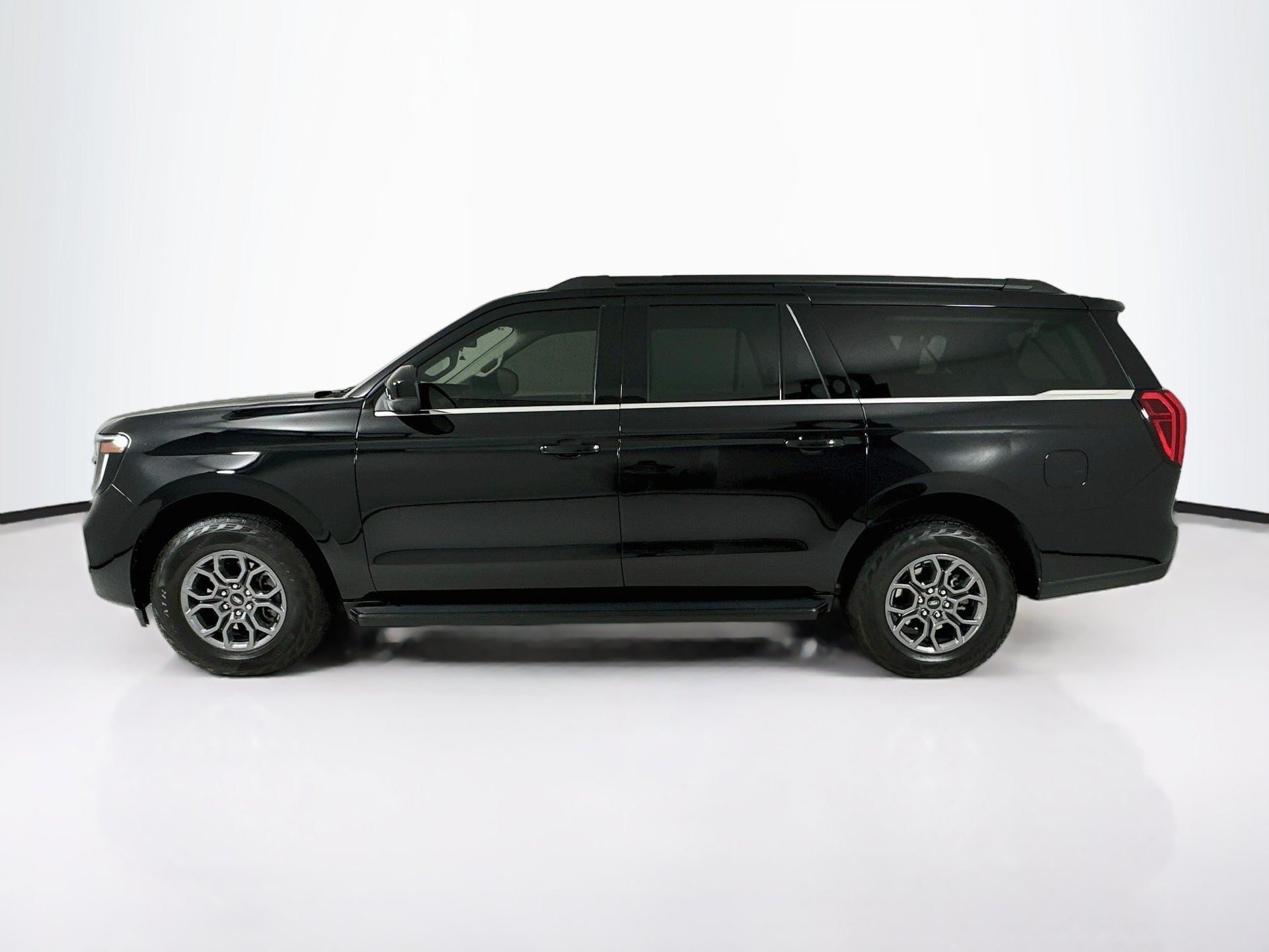 Used 2025 Ford Expedition Max Active RWD image 5