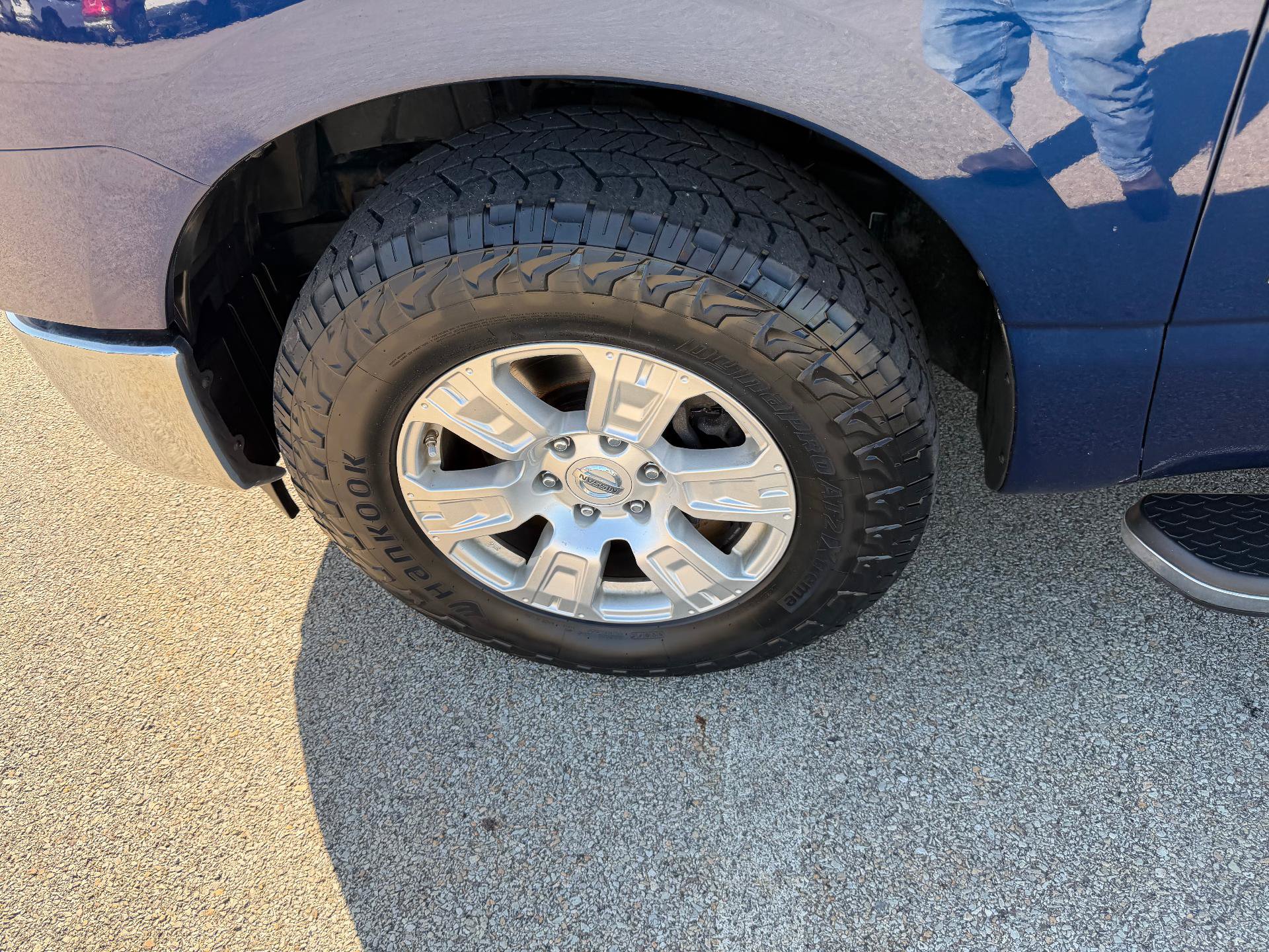 Used 2019 Nissan Titan SV AWD/4WD image 14