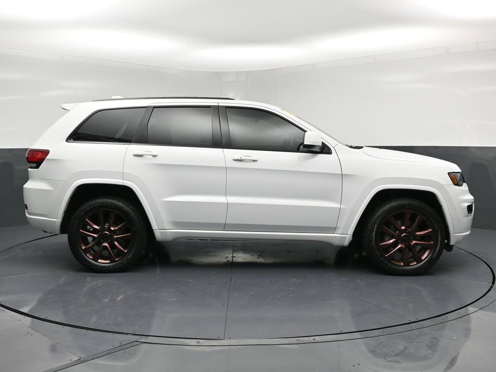 Used 2018 Jeep Grand Cherokee Altitude image 27