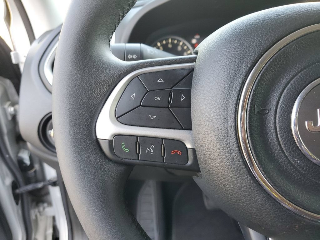 Used 2021 Jeep Renegade Latitude FWD image 22