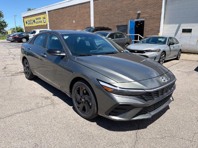 New 2026 Hyundai Elantra Sport FWD image 18