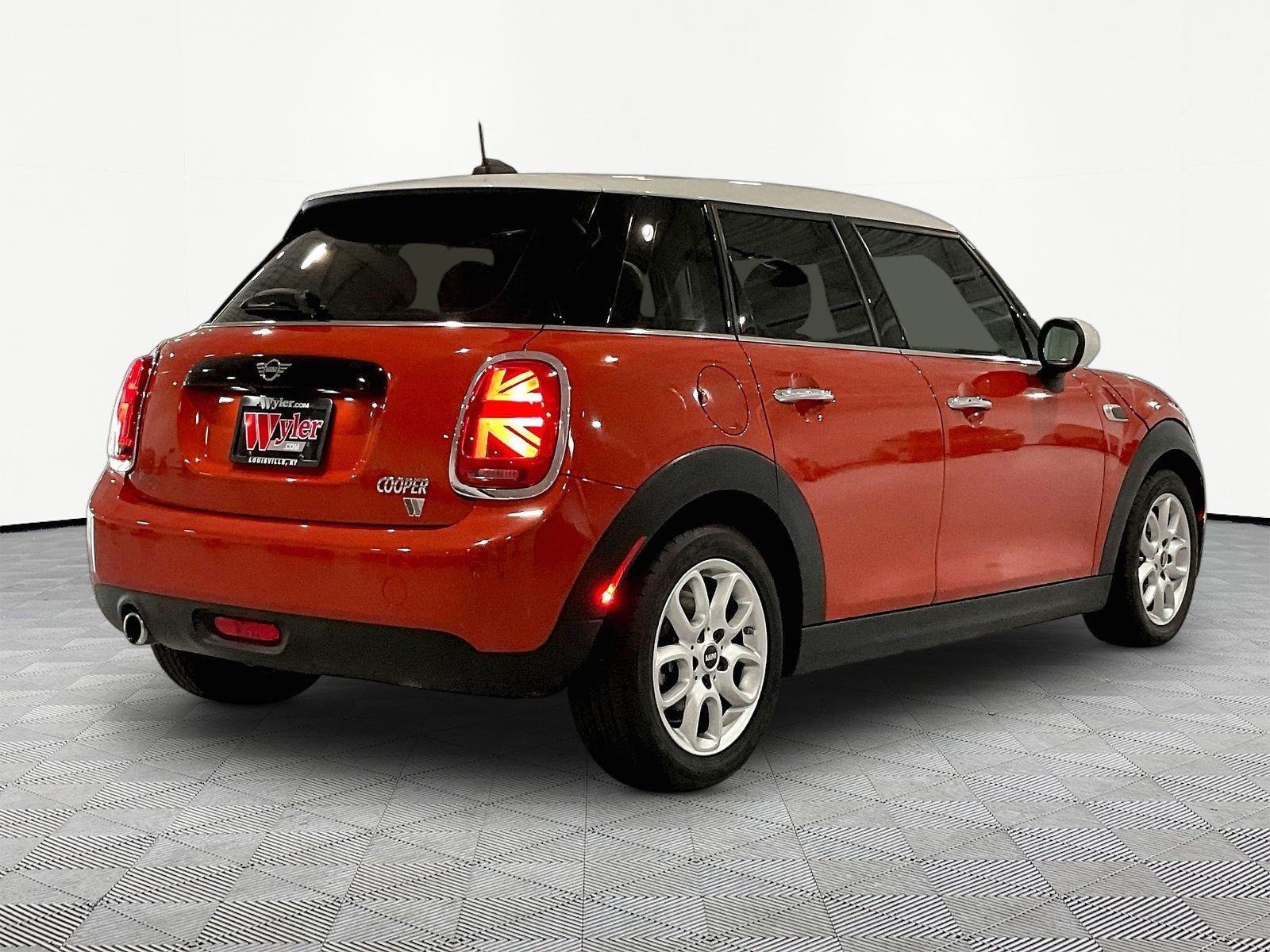 Used 2021 MINI Cooper 4-Door Hardtop FWD image 6