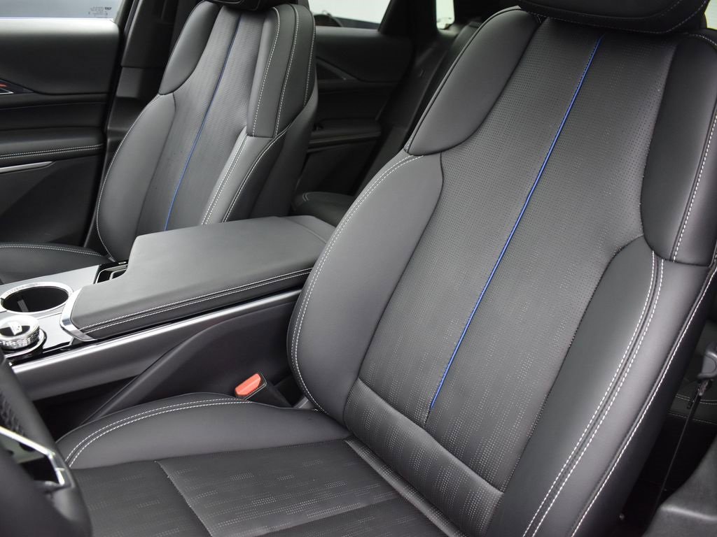 Certified 2024 Cadillac Lyriq Luxury w/ LPO, Floor Liner Package image 13