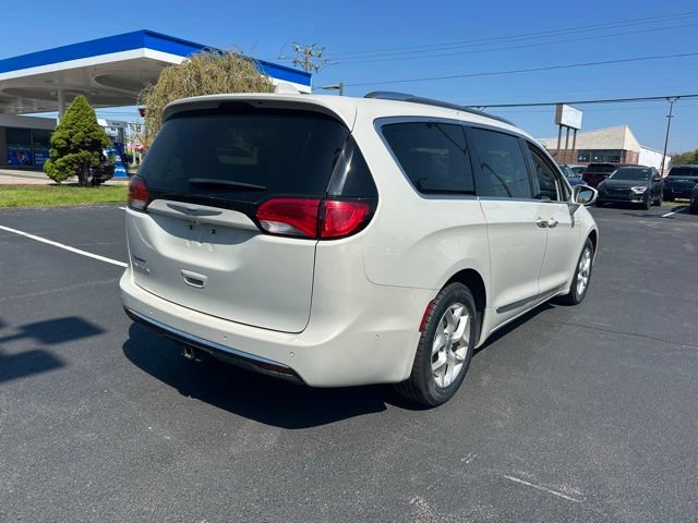 Used 2020 Chrysler Pacifica Touring-L Plus w/ Tire & Wheel Group FWD image 4