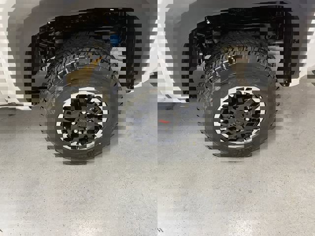 Used 2025 Toyota Tacoma TRD Off-Road image 12