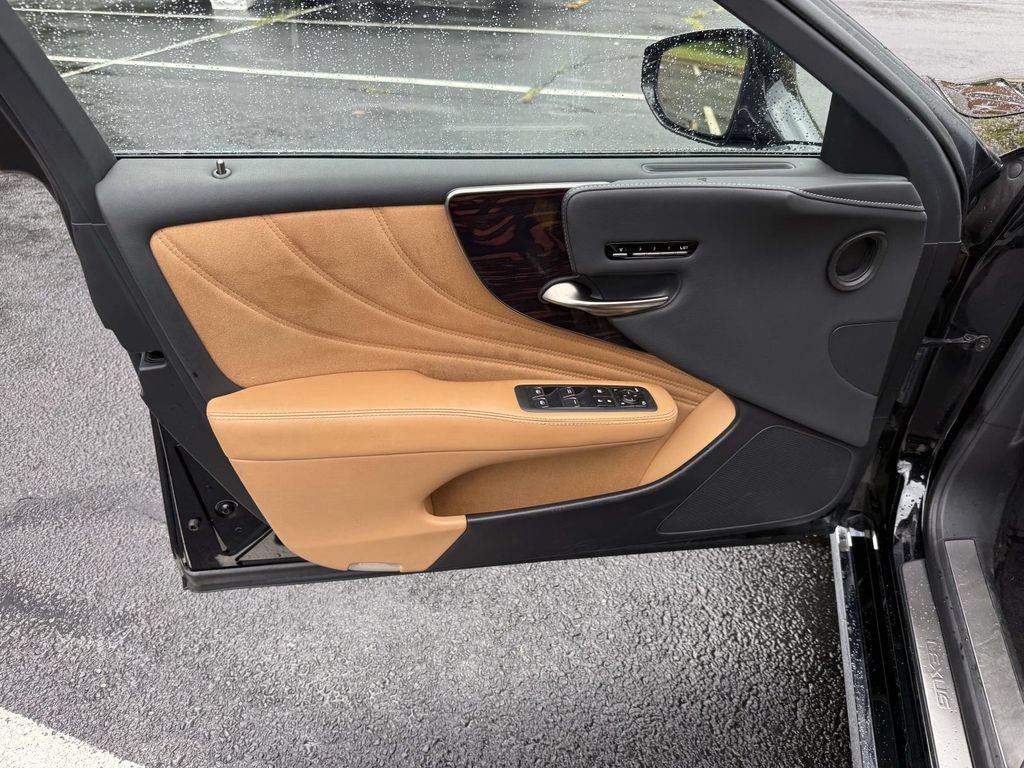 Used 2023 Lexus LS 500 AWD w/ Luxury Package image 12