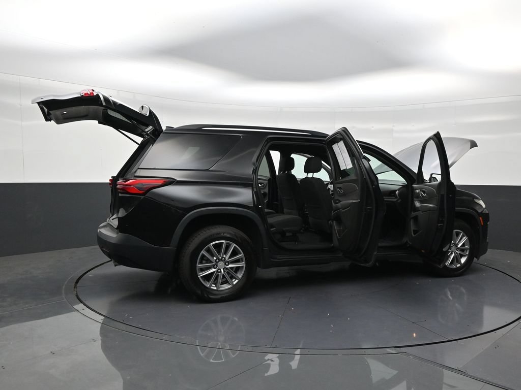 Used 2023 Chevrolet Traverse LT FWD image 29