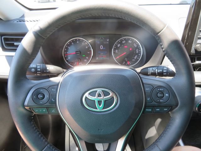 Used 2021 Toyota RAV4 XLE Premium image 25