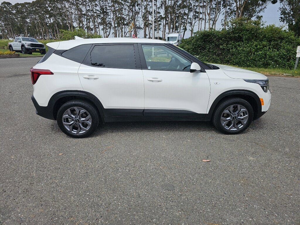 Used 2025 Kia Seltos LX AWD/4WD image 7