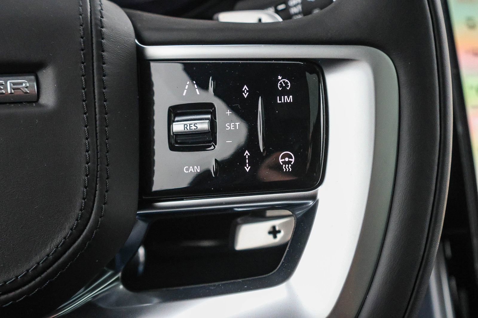 New 2025 Land Rover Range Rover SE image 35