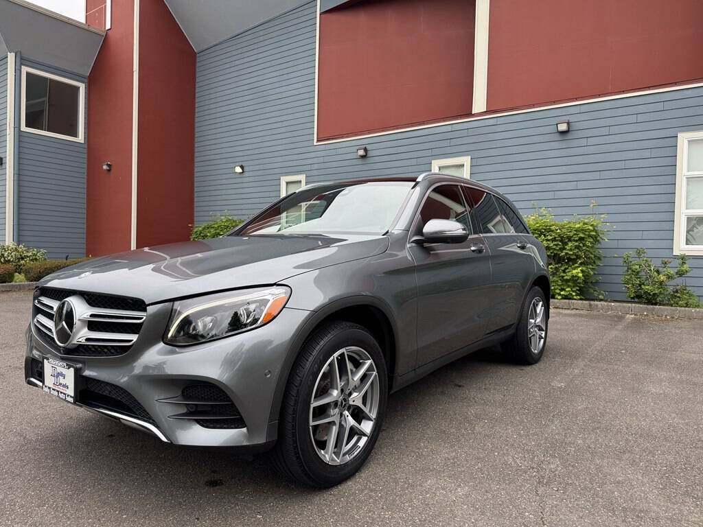 Used 2017 Mercedes-Benz GLC 300 4MATIC image 4