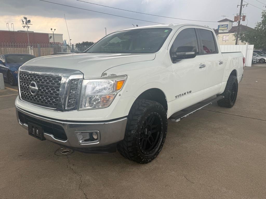 Used 2018 Nissan Titan SV RWD image 3