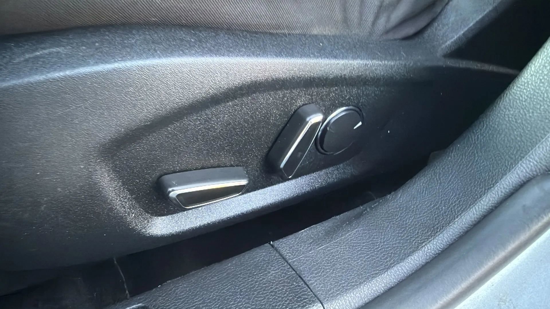 Used 2020 Ford Fusion SE image 23