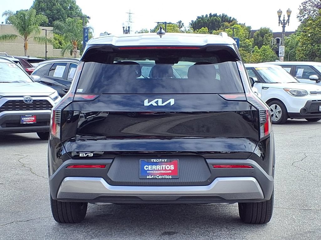 Used 2026 Kia EV9 Wind AWD/4WD image 4