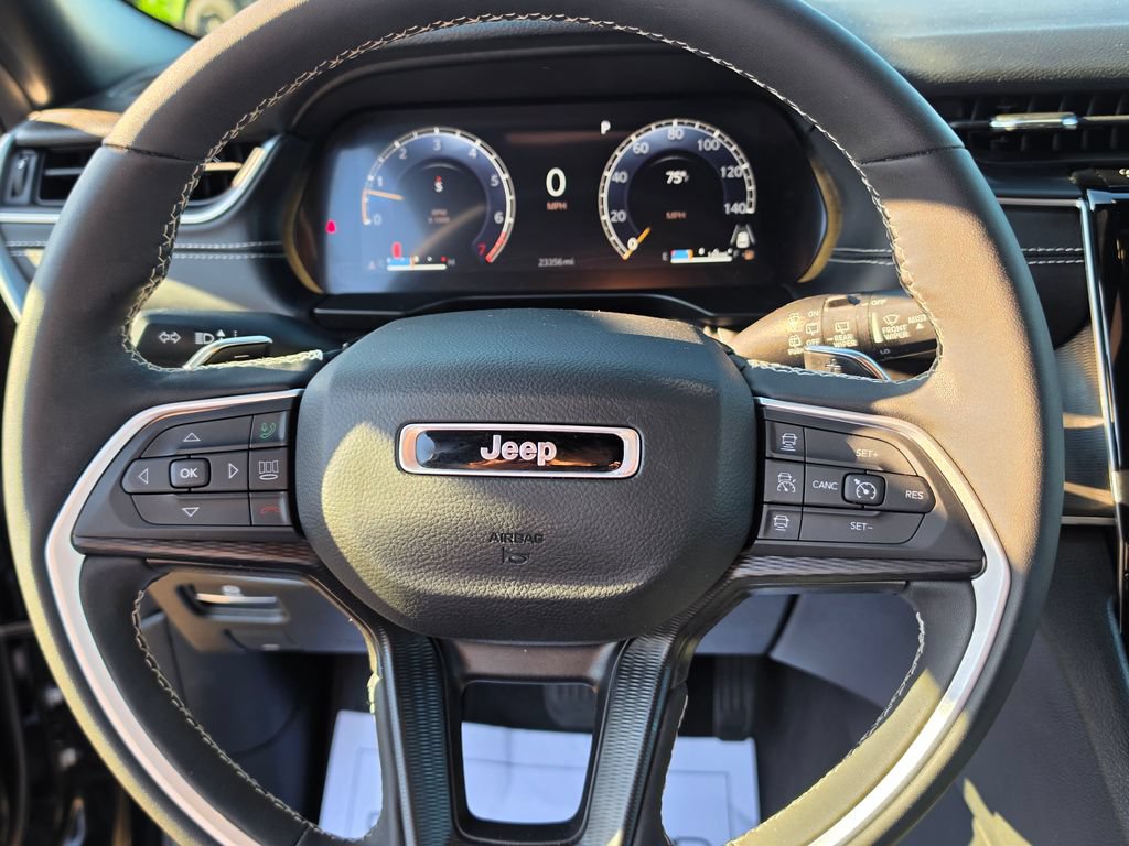 Used 2025 Jeep Grand Cherokee Altitude AWD/4WD image 14