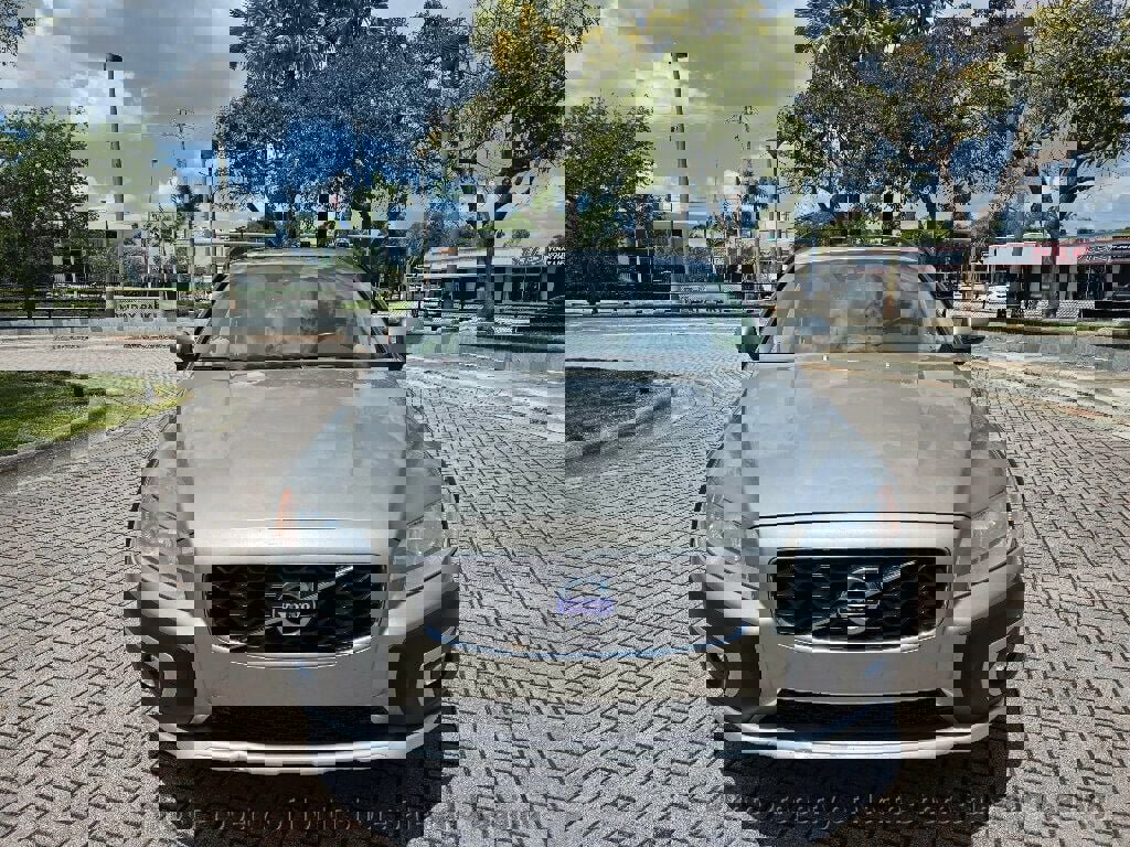 Used 2015 Volvo XC70 T5 Premier w/ Proximity Package FWD image 3