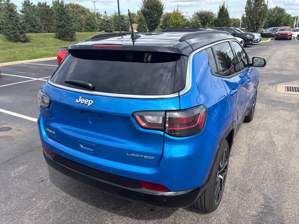 Used 2025 Jeep Compass Limited w/ Elite Group AWD/4WD image 3