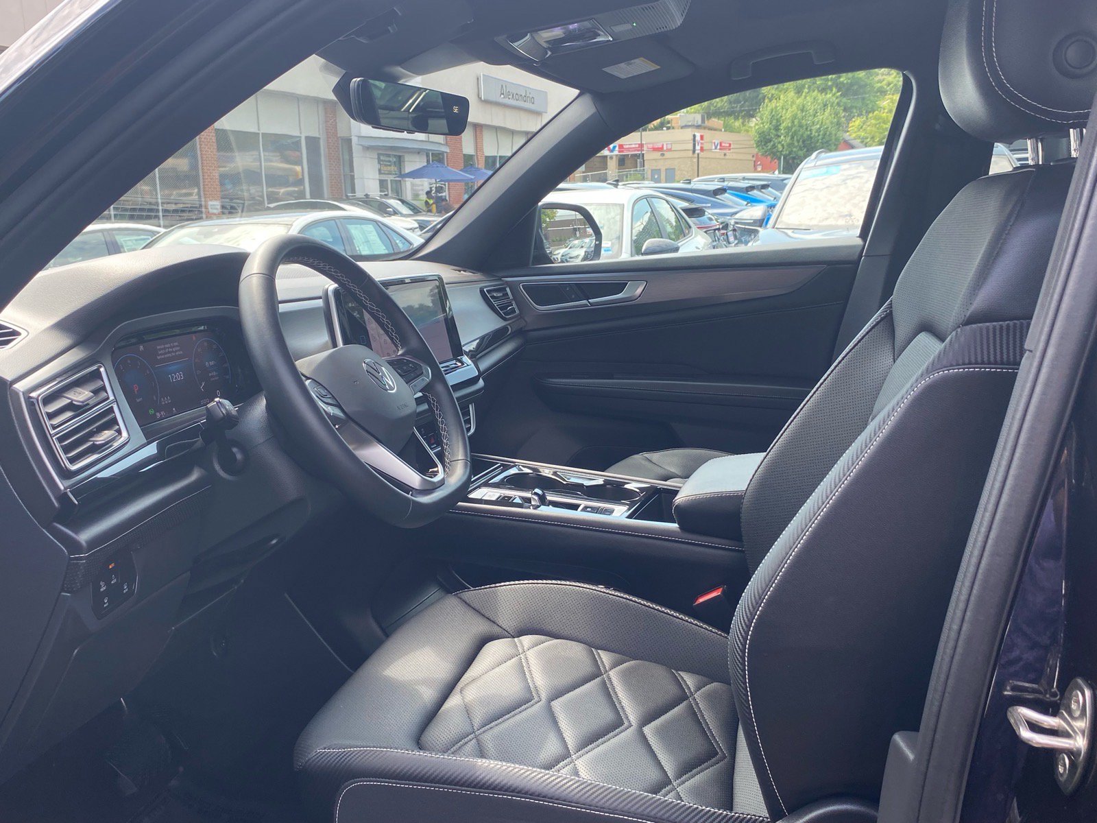 Certified 2024 Volkswagen Atlas Cross Sport SE w/ Panoramic Sunroof Package AWD/4WD image 11