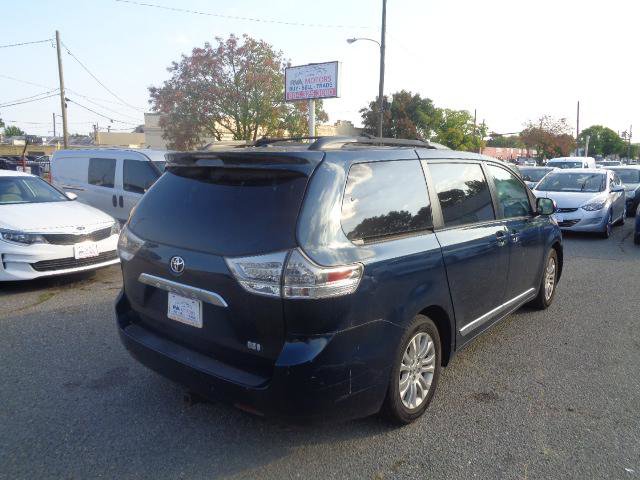 Used 2012 Toyota Sienna XLE image 8
