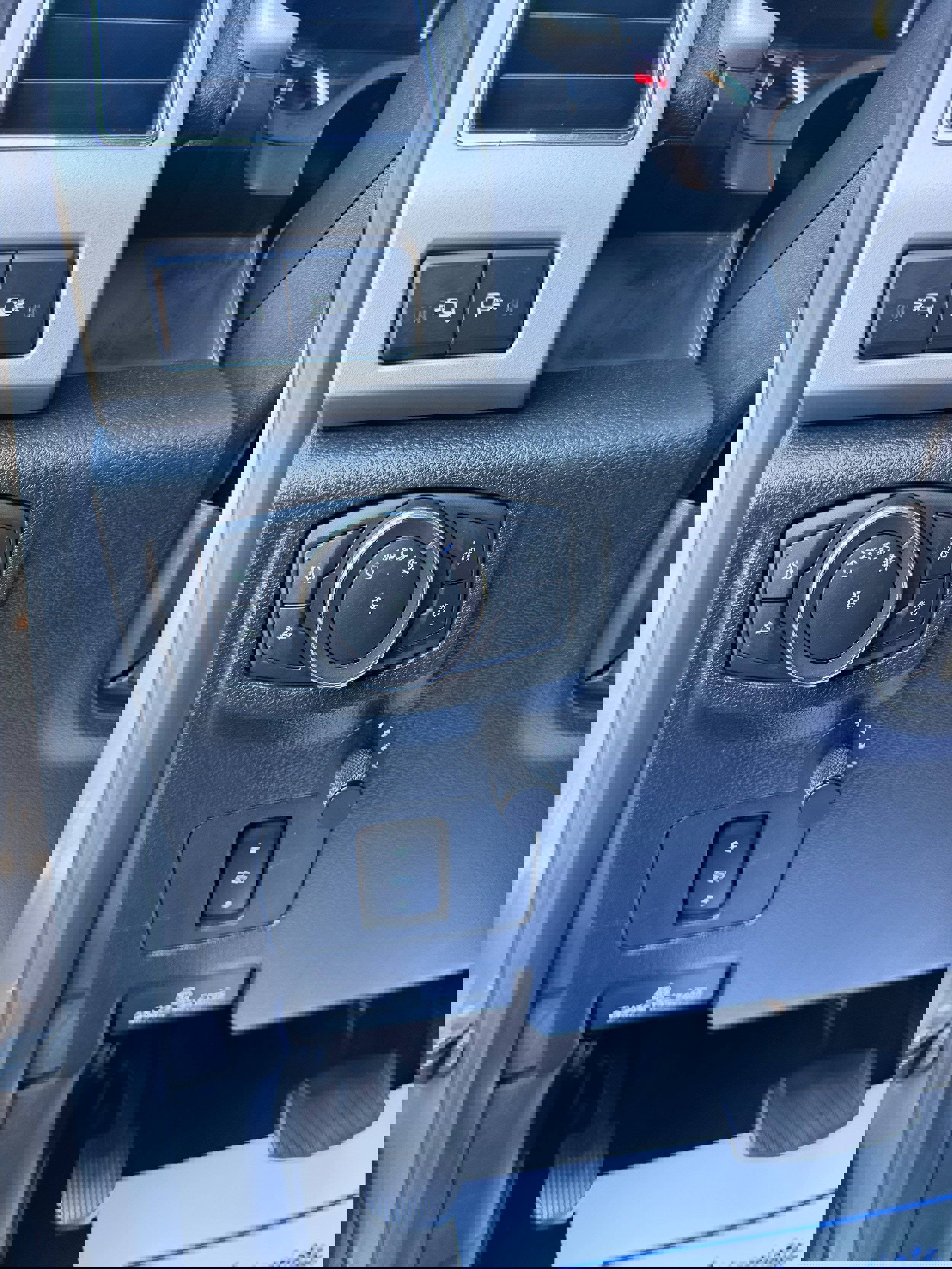 Used 2019 Ford F250 Lariat w/ Chrome Package image 17