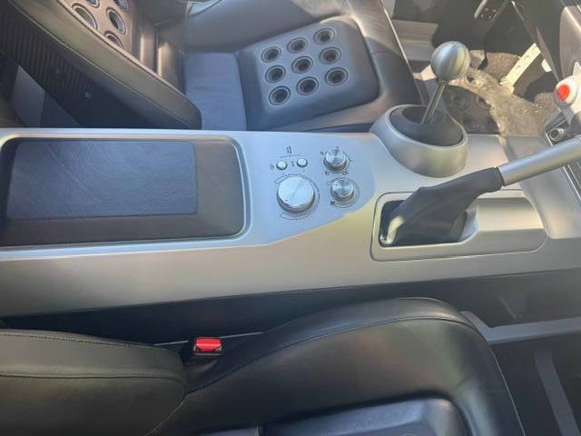 Used 2005 Ford GT RWD image 19