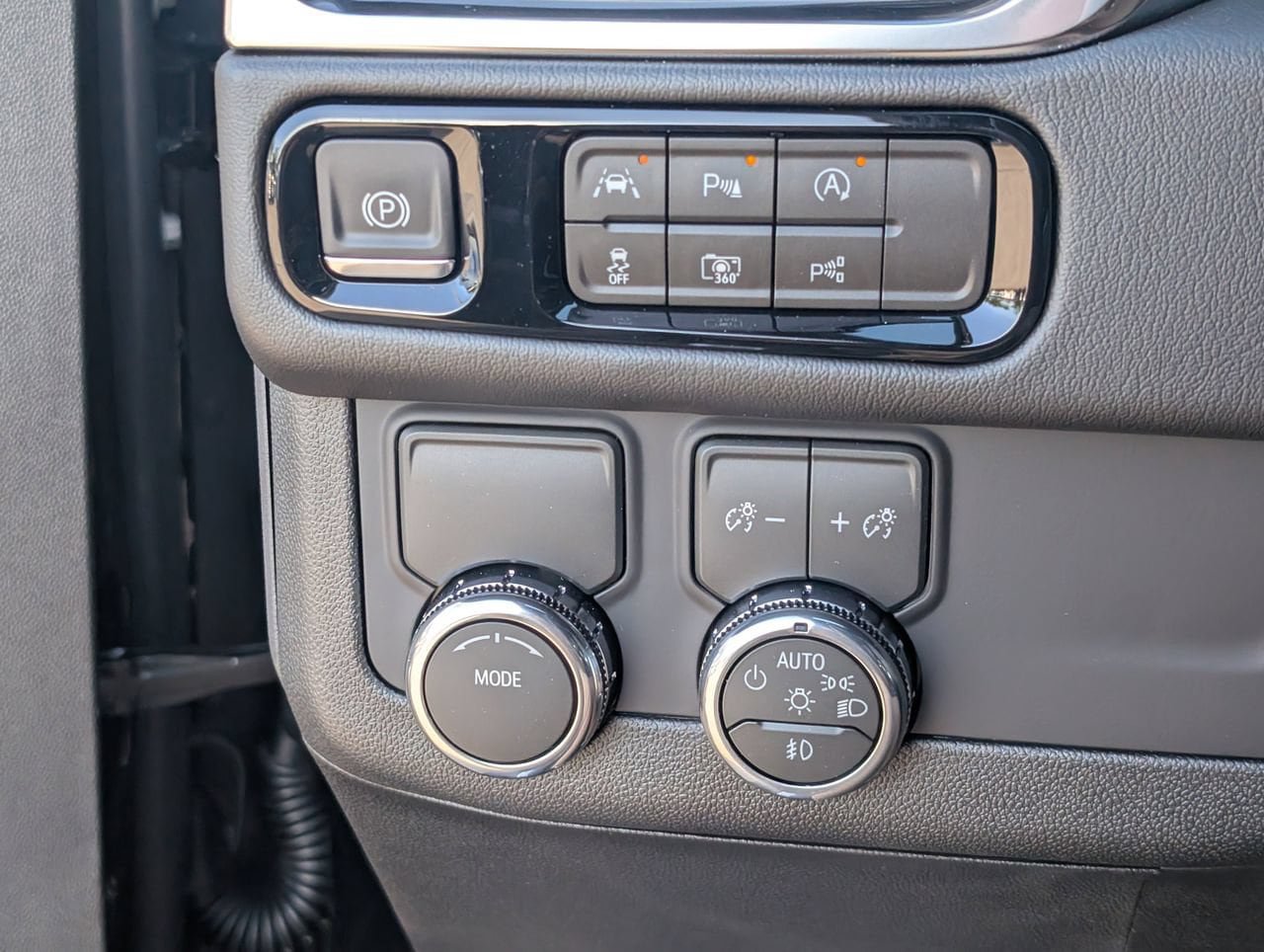 New 2026 GMC Yukon XL Denali w/ Sun & Power Step Package RWD image 18