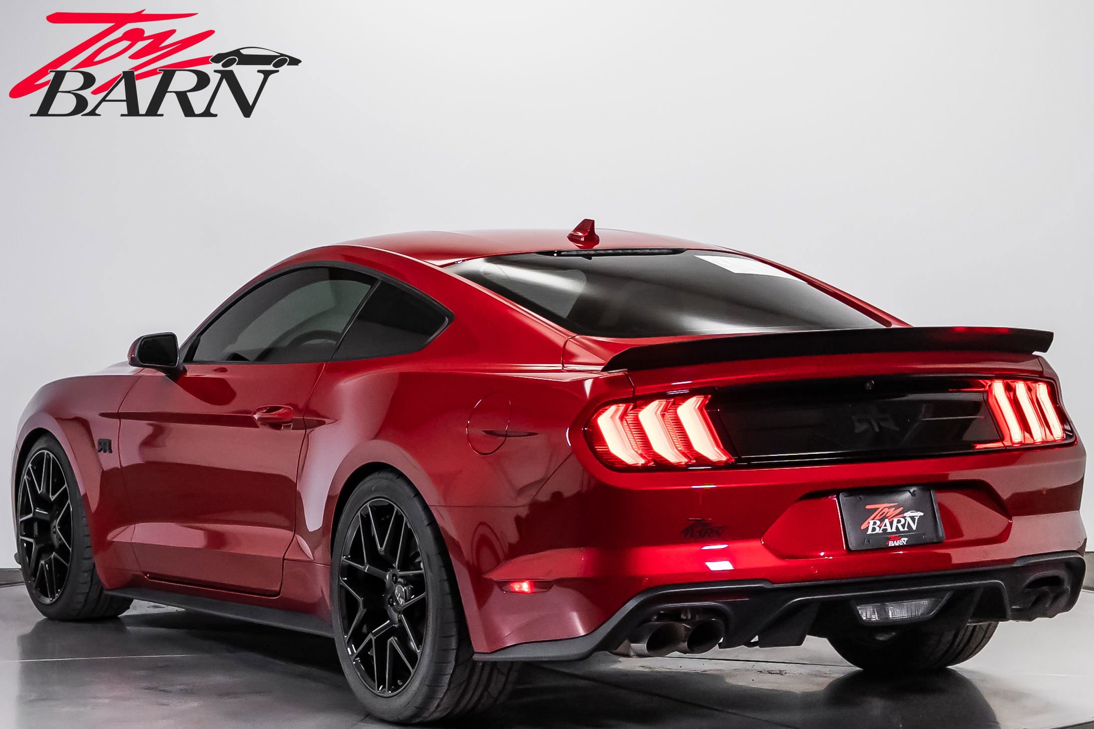 Used 2021 Ford Mustang GT RWD image 3