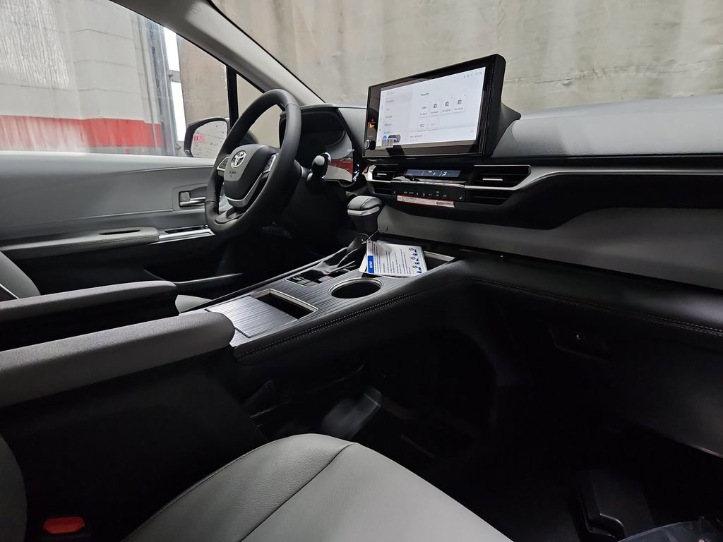 New 2026 Toyota Sienna XLE image 27