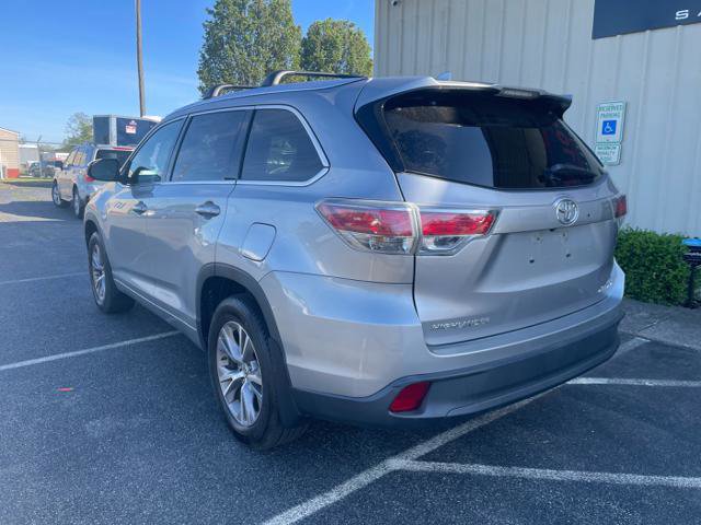 Used 2015 Toyota Highlander XLE AWD/4WD image 8