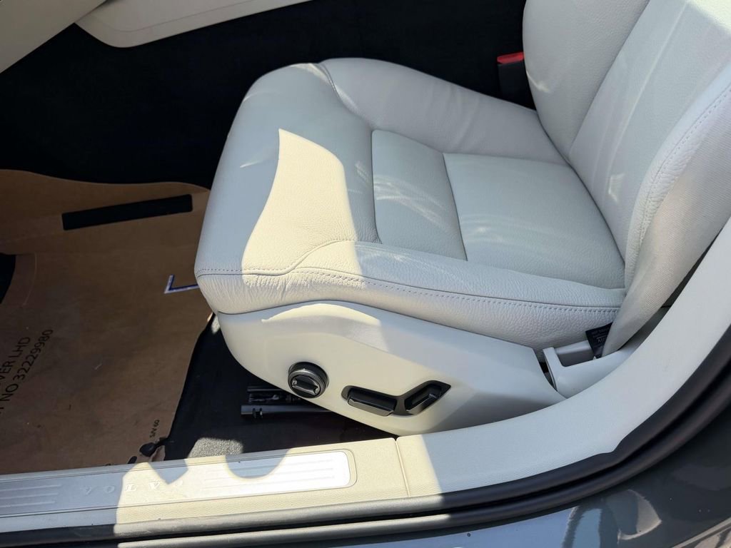 New 2026 Volvo V60 B5 Cross Country Plus w/ Climate Package AWD/4WD image 16
